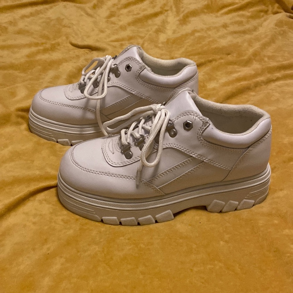 1990s  vintage  lower  eastside  chunky  sneakers